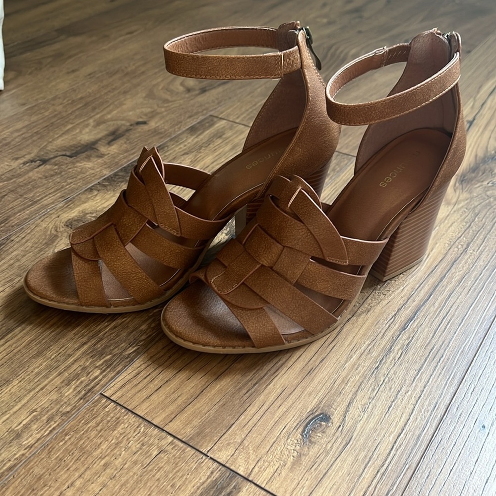 Super cute, new shoes ••• Size 9